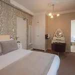 Dooly's Hotell