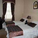 Dooly's Hotell 3*