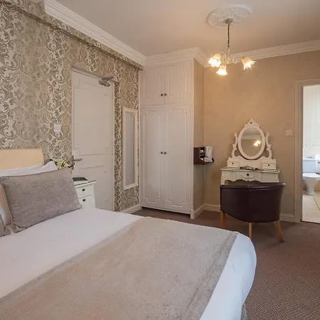 Dooly's Hotel