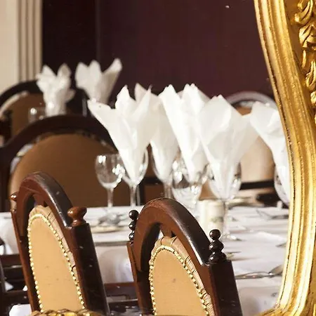 Отель Dooly's 3*