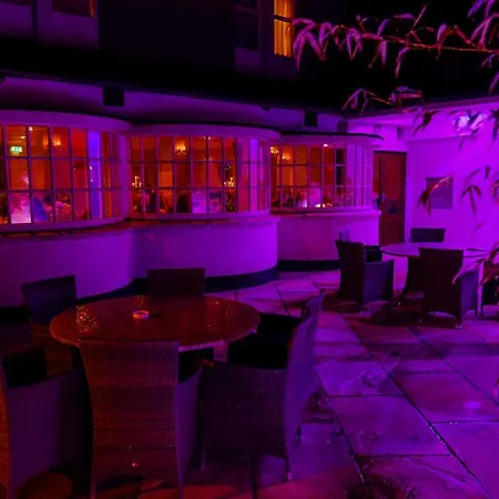 Dooly's Hotel 3*